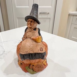 Tom Clark of Cairn Studios, Ltd. Figure Cornelia ©️1988. Perfect for Halloween!